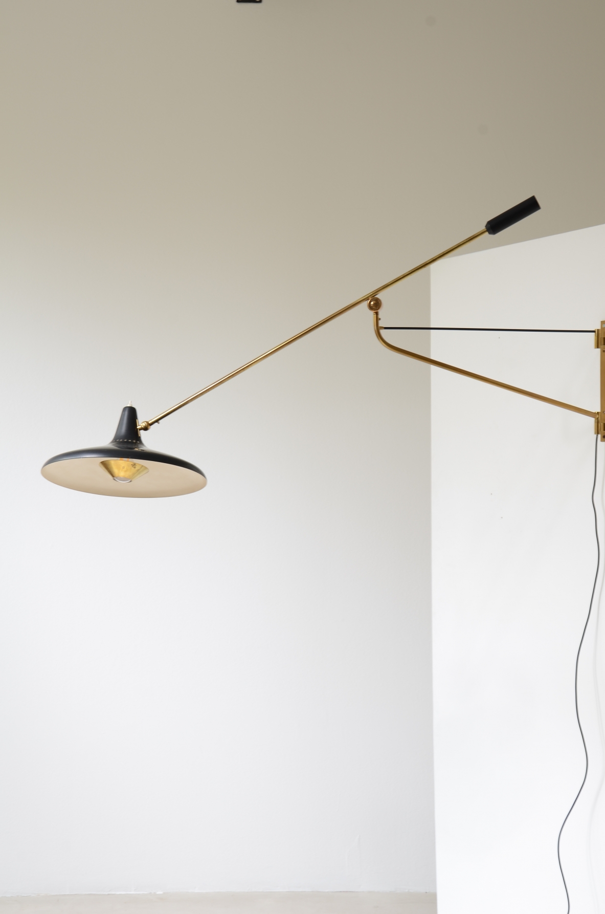 Stilnovo Milano  Rare wall lamp, adjustable, Maker's mark engraved on the joint, circa 1950.