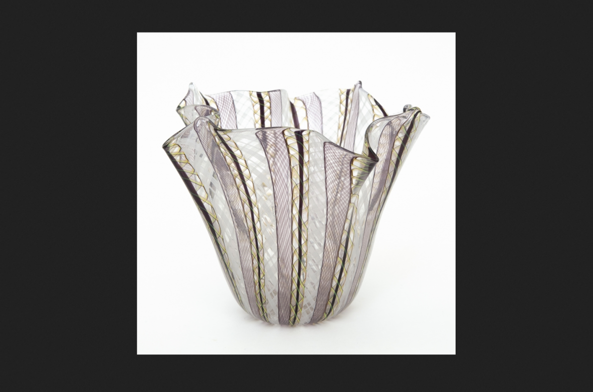 Murano, vaso a fazoletto anni 1970ca.