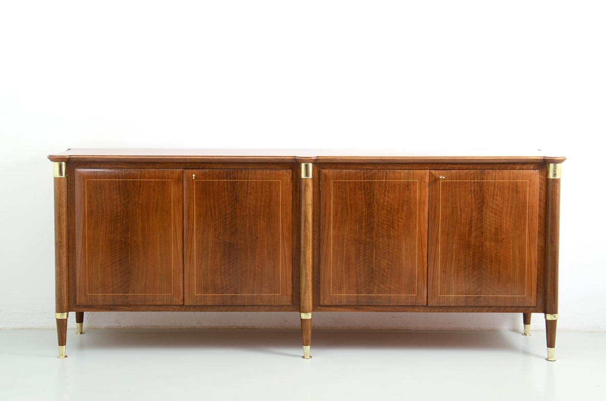 Paolo Buffa, very elegant 1940's sideboard in light walnut, designed for a private family with high quality materials and details.