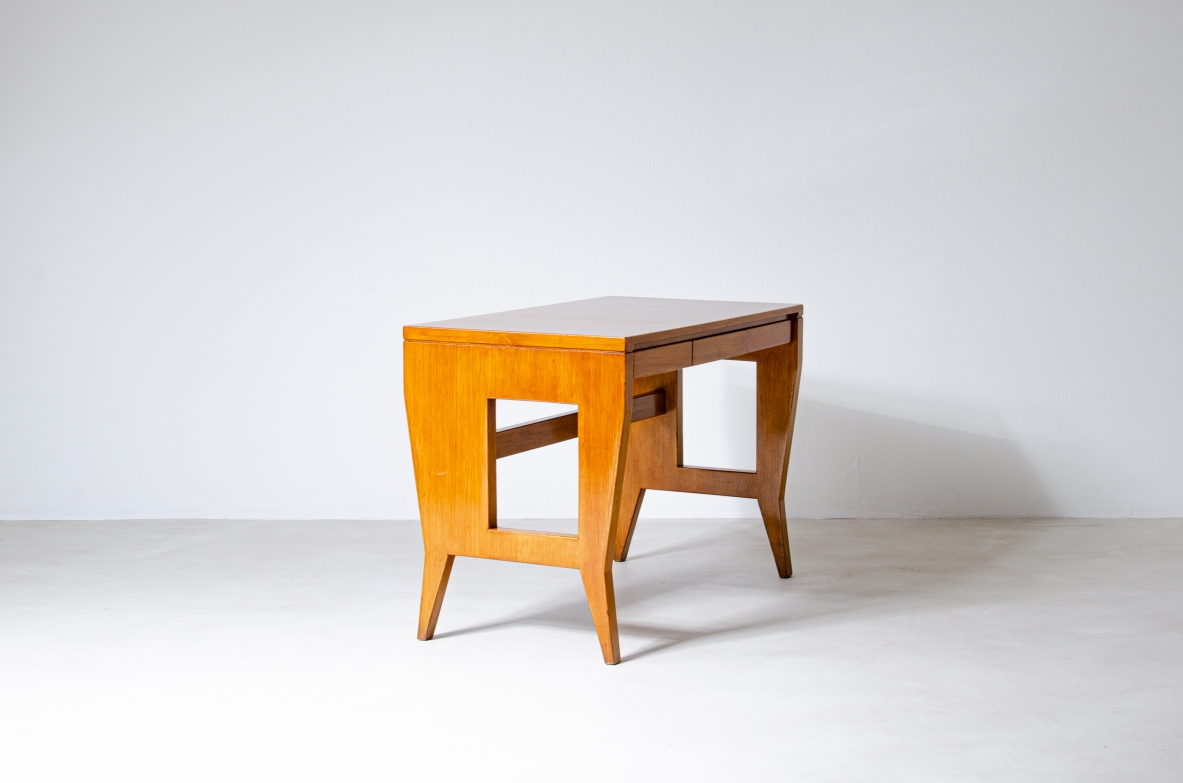 Gio Ponti writing desk, manufactured by ISA Bergamo in 1949, in blond wood with rectangular top, geometric open-frame side supports and brass feet.