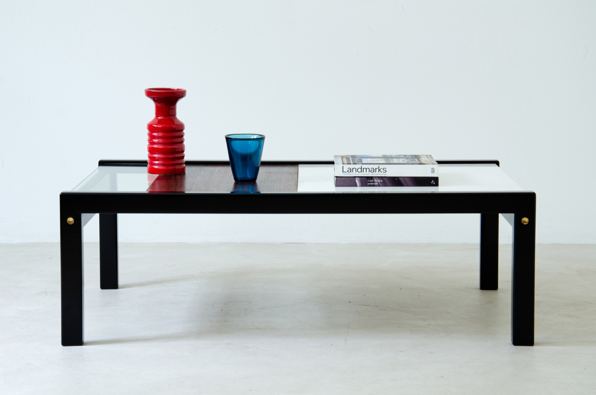 Osvaldo Borsani,tavolino con struttura in legno e piano in marmo