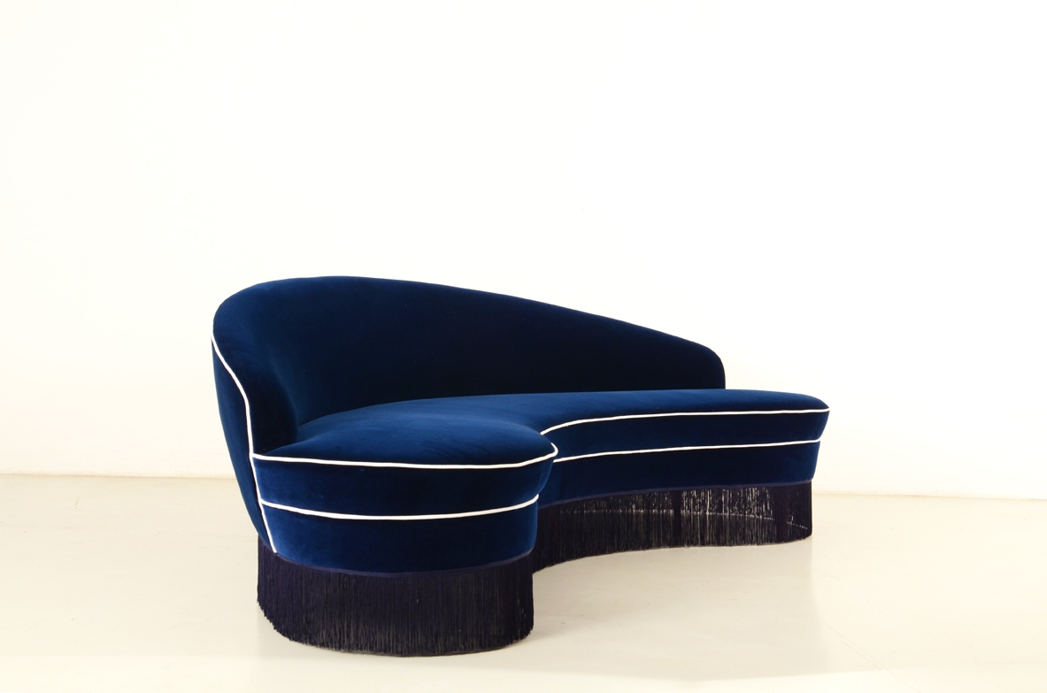 Federico Munari, very elegant 1950's curved sofa with blue velvet upholstery.