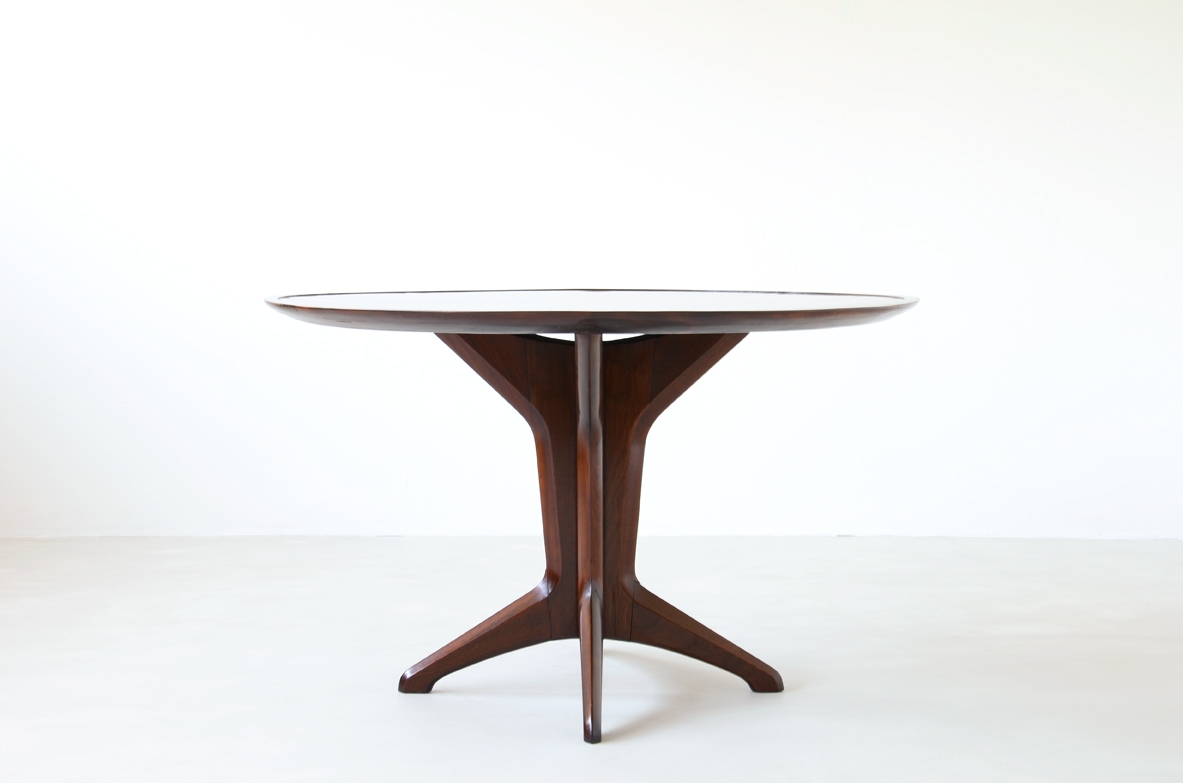 Ico Parisi, sculptural 1950's round dining table in walnut with veneered top.