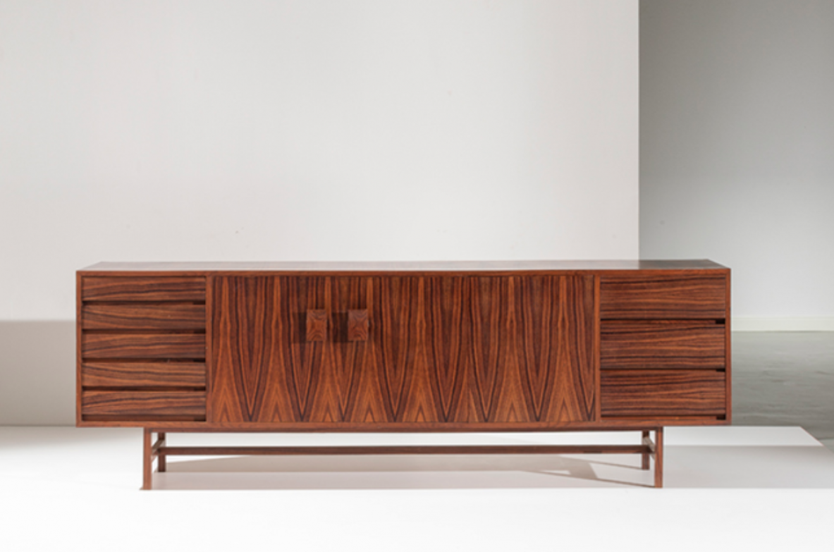 Splendid Italian 1960's sideboard in exotic wood with doors and drawers on both sides,