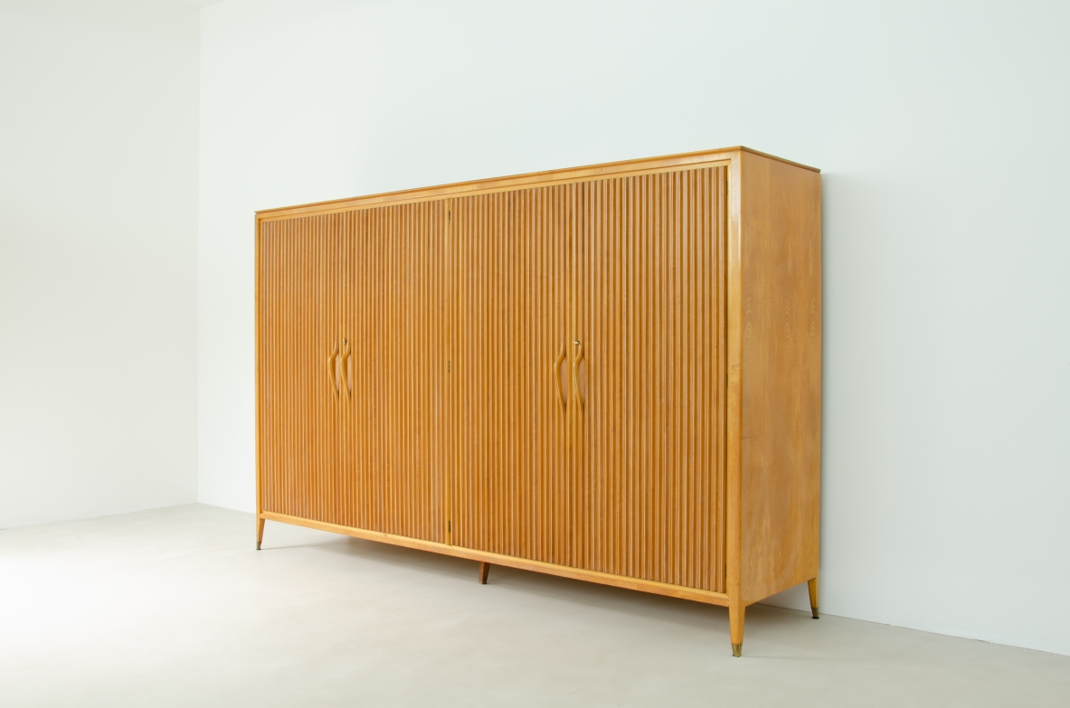 Four-door wardrobe in blond maplewood, Produced by Cassina, 1957.