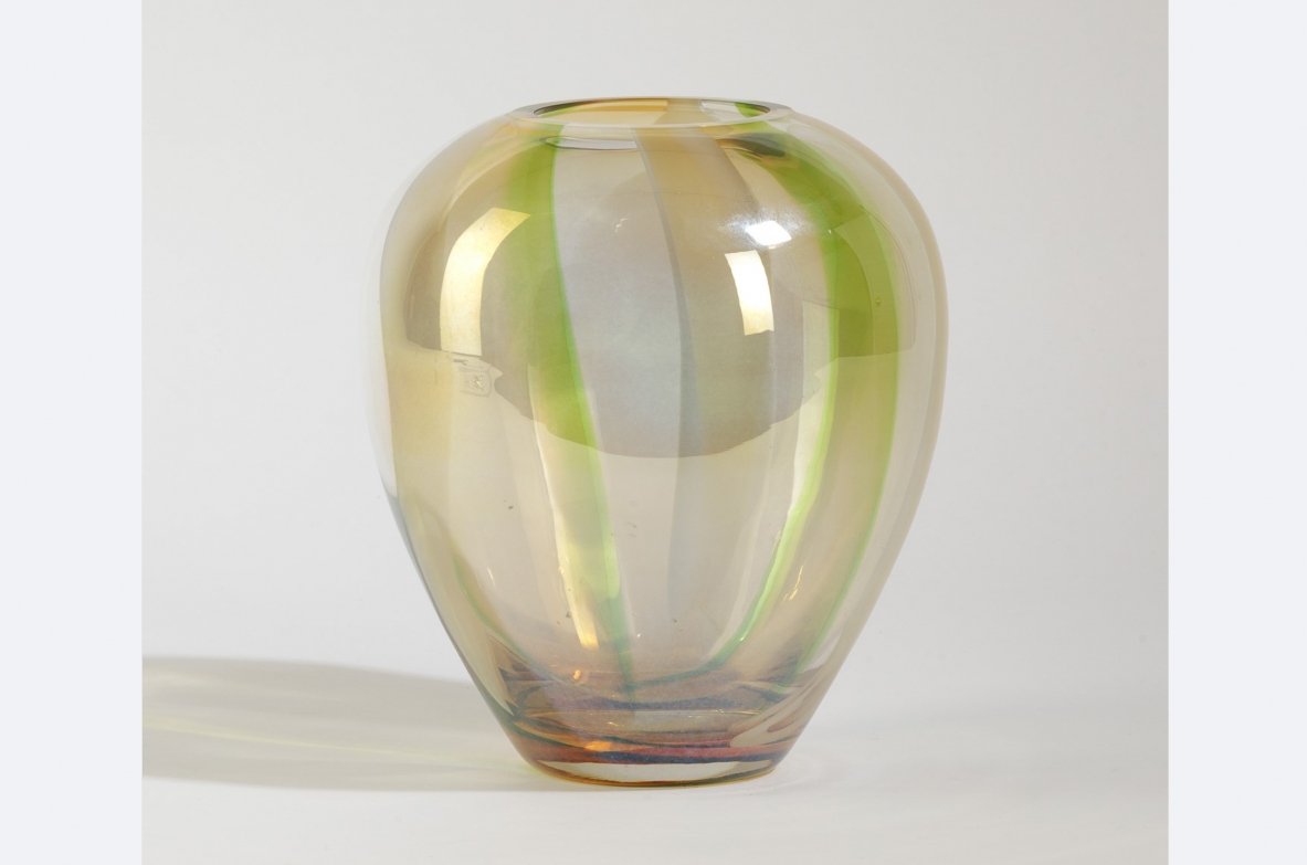 Murano, 20th century, egg-shaped vase in iridescent glass.