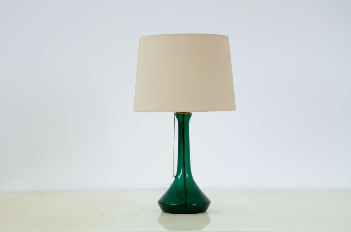 Lampada da tavolo con base in vetro soffiato verde e paralume in seta.  John K.Hall, Germania anni '60.