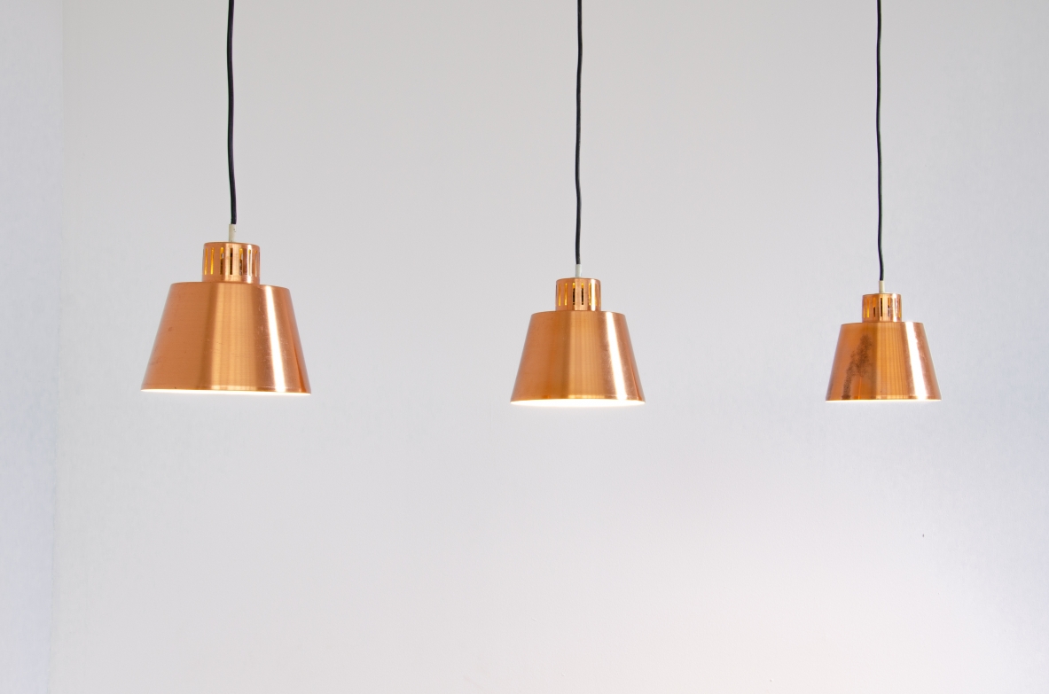 Set of 3 pendant lamps in brushed copper and lacquered aluminum, 1950s.