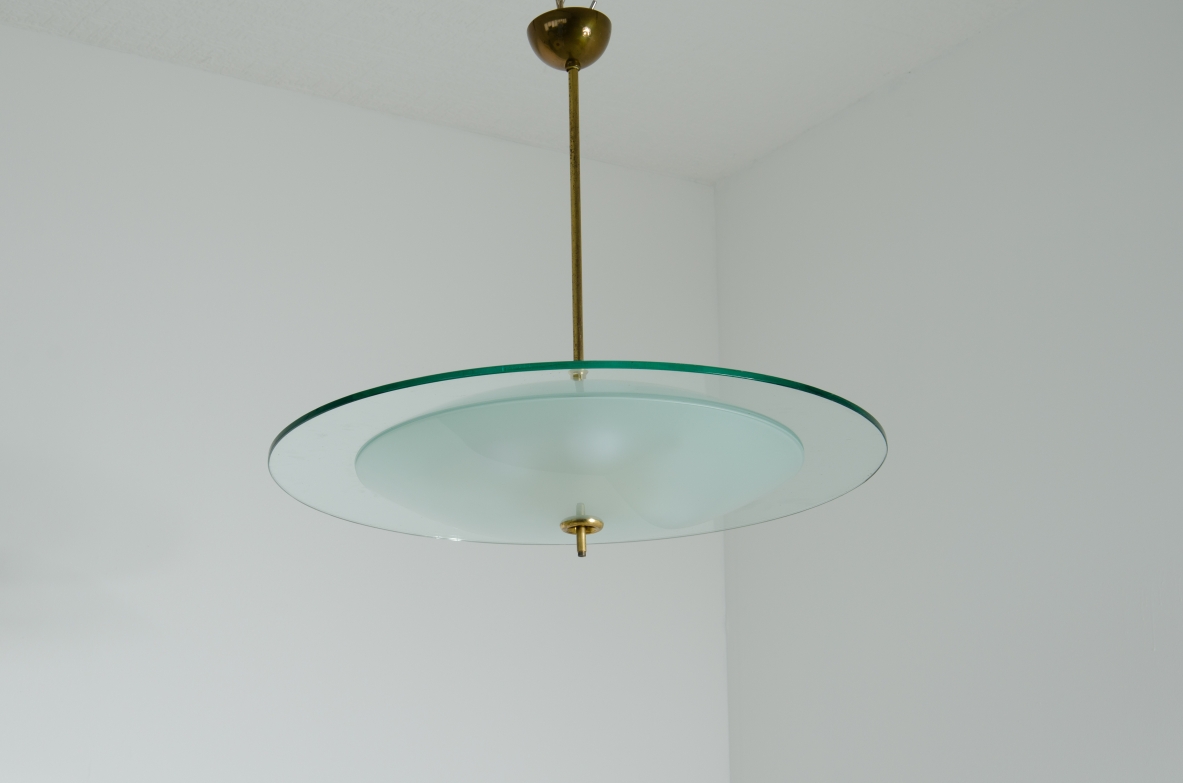 Pietro Chiesa, large chandelier in curved glass with brass stem. Fontana Arte, 1940s.