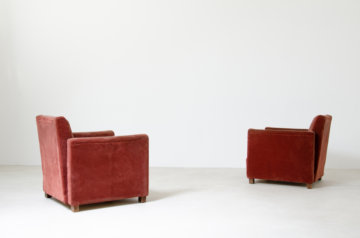 Pair of rationalist style armchairs upholstered in velvet.  Italian rationalism, 1930s.
