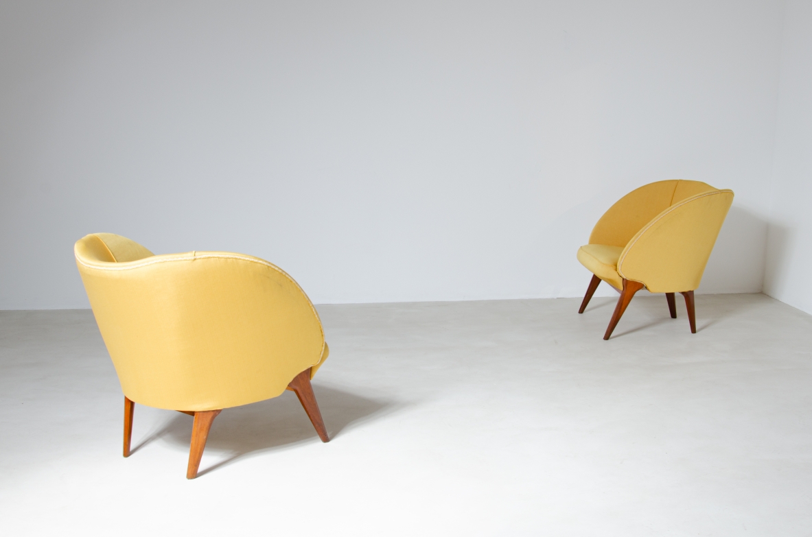 Federico Munari, pair of armchairs with sculptural shaped back.  Italian manufacture, 1950s.