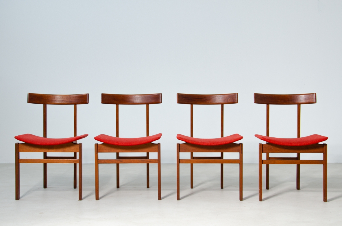 Inger Klingenberg, raro set di 4 sedie sagomate Modello 193 in legno, con tessuto di rivestimento della seduta originale.  Prod. France & Daverkosen, anni '60.