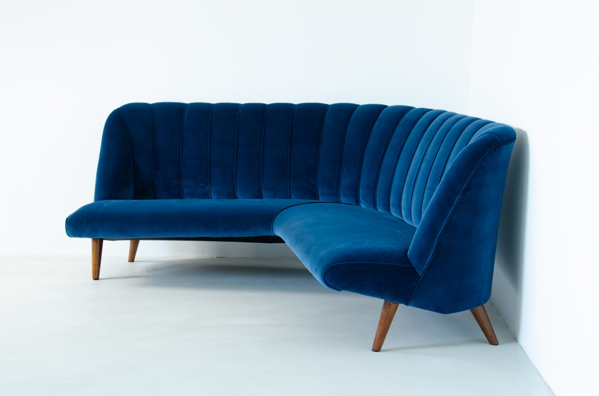 Osvaldo Borsani, Corner sofa upholstered in velvet with elegant patellation on the back.  ABV Arredamenti Borsani Varedo manufacture 1950s.