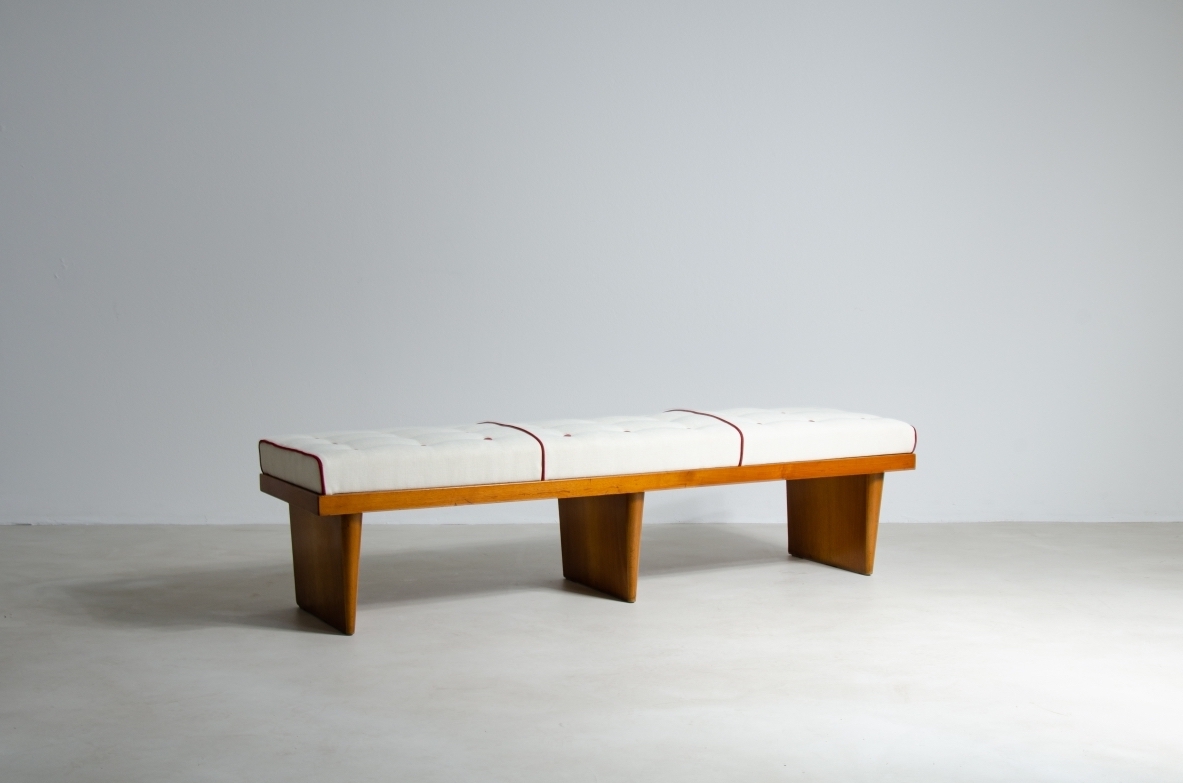 Very elegant bench with wooden frame and three uprights, seat in padded fabric. Attribution Gio Ponti, 1950ca.