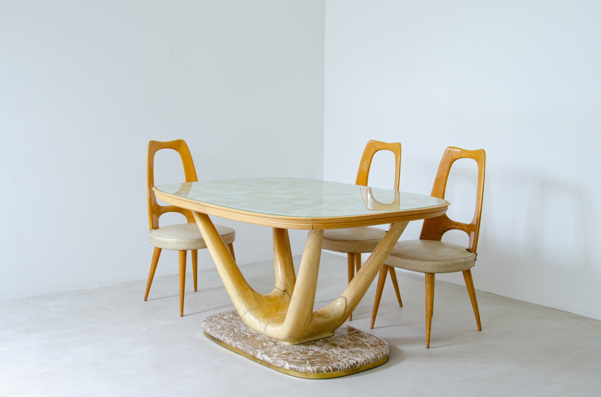 Vittorio Dassi. Tavolo con base in marmo e struttura in legno di acero biondo e piano in vetro decorato. Produzione Dassi, Torino, 1940ca