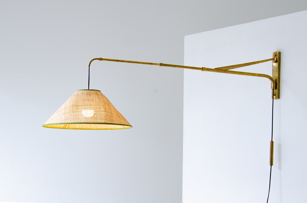 Telescopic brass lamp with woven straw shade and counterweight. Italian manufacture 1930/1950.