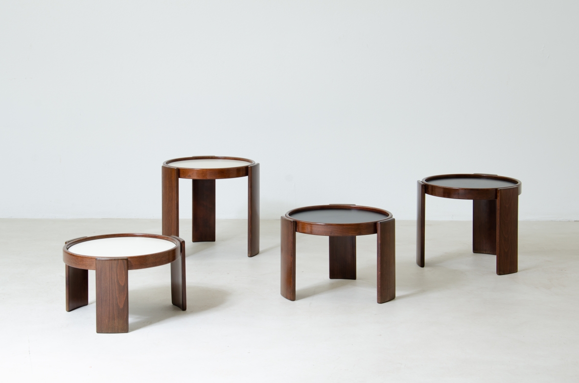 Gianfranco Frattini. Set di 4 tavolini componibili, Cassina, 1966