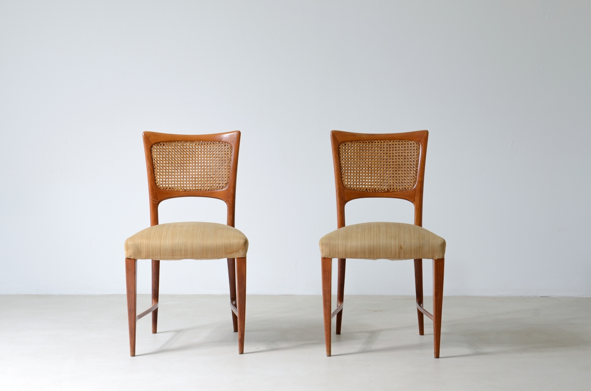 Paolo Buffa (1903-1970)  2 eleganti sedie con schienale a giorno in paglia di vienna e seduta imbottita  Produzione Serafino Arrighi, 1950ca.