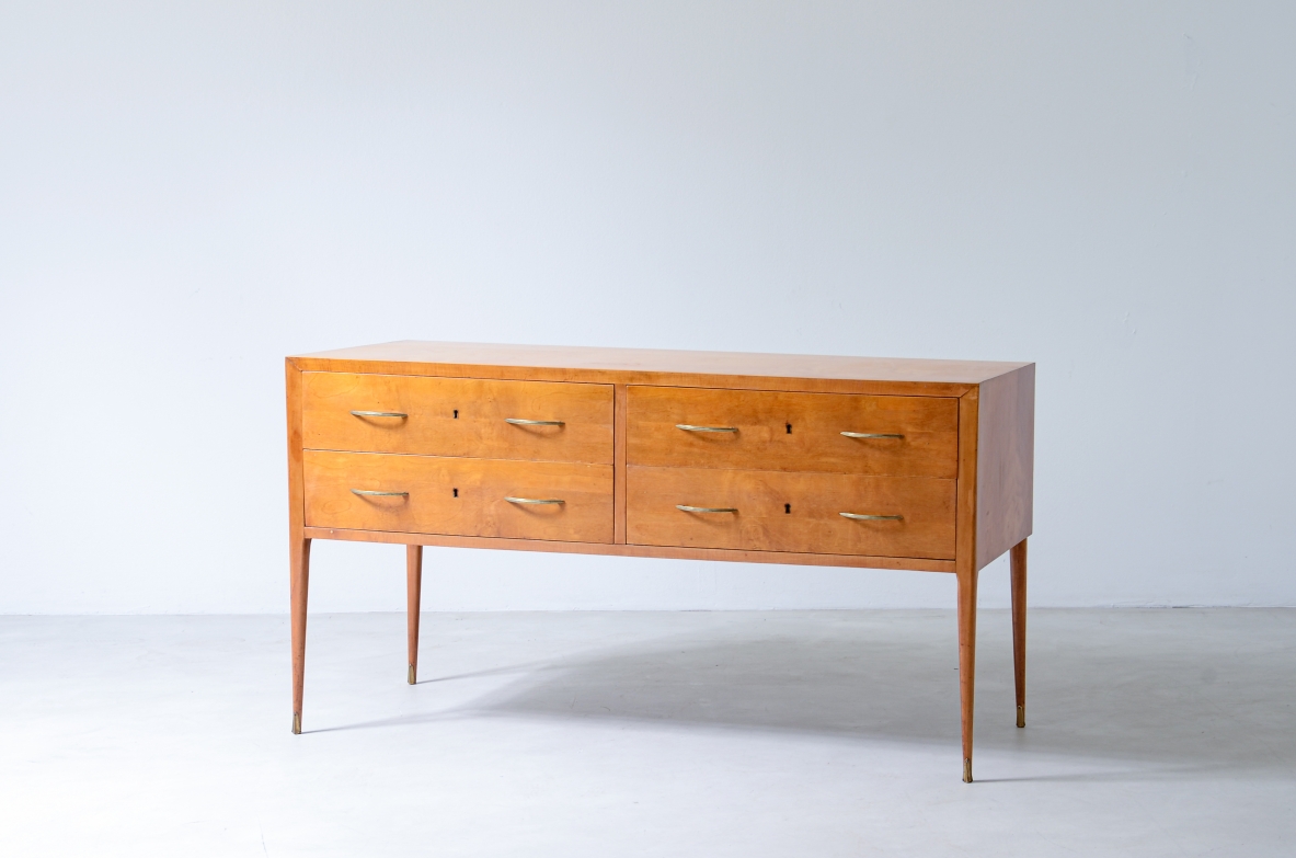 Chest of drawers in blond maple with four drawers, brass handles and tips. Italian manufacture, 1950's