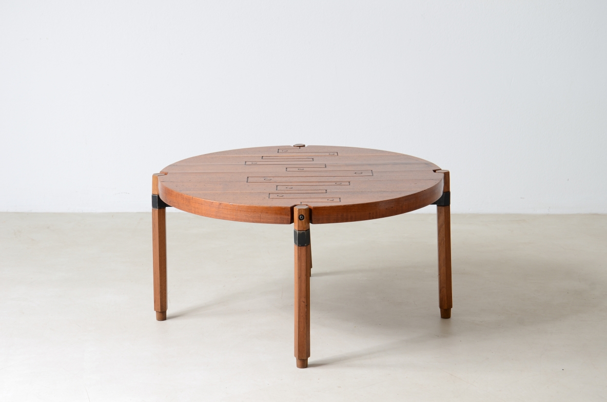 Roberto Aloi, Wooden coffee table with hand-carved geometric design. talian manufacture 1960.