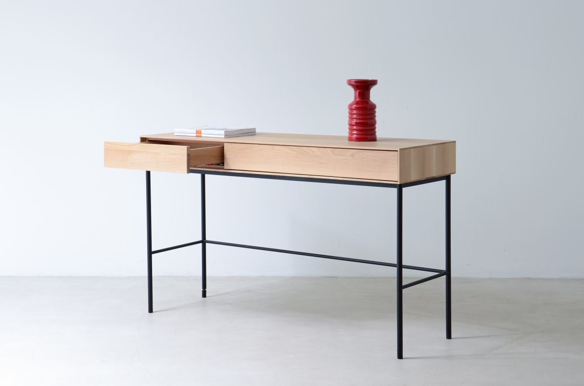 Contemporary Italian console writing desk in light walnut, with rectangular top, wooden front apron, slender lacquered iron legs and lower crossbar.