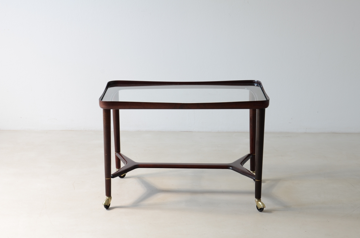 Ico Parisi, Elegante carrello modello 48 in legno tornito e sagomato. Manifattura A. De Fraggis 1950