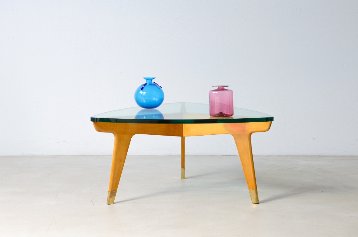 Gio Ponti blond wood coffee table with three shaped spokes ca. 1950.