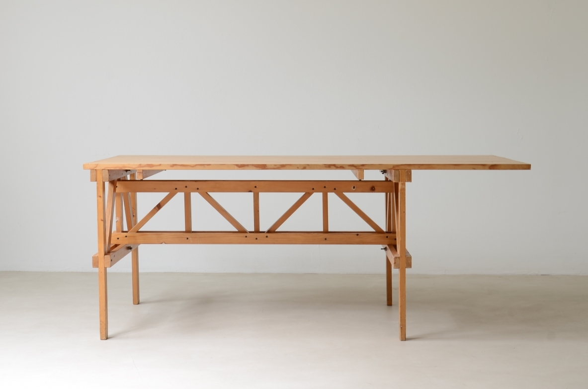 Enzo Mari Effe table for Simon Metamobile, 1974, in unfinished wood with long rectangular top and exposed structural frame with diagonal braces, side view.