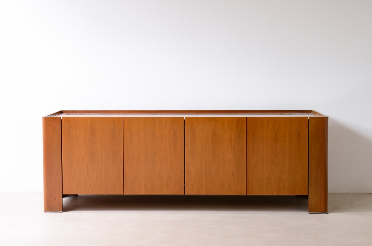 Marco Zanuso four-door storage cabinet for Arflex with tray top and metal-tipped feet, Milan 1970.