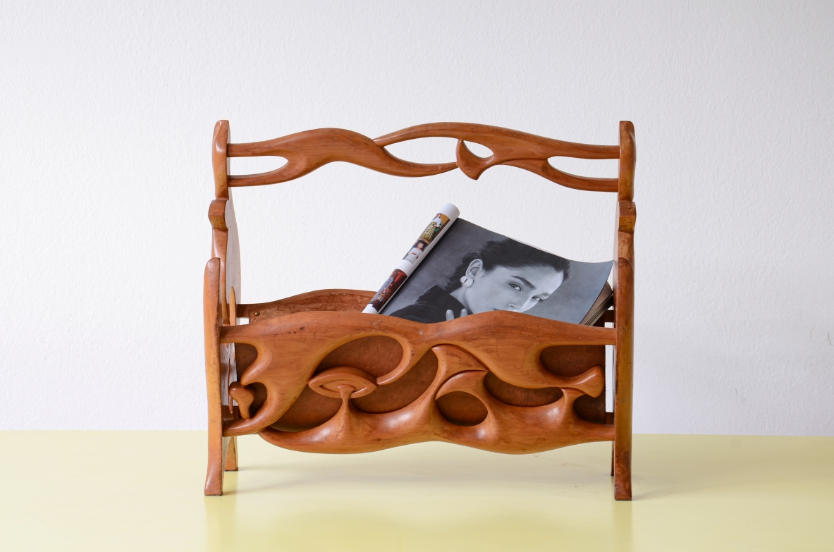 portariviste in legno di ciliegio intagliato e cuoio Liberty Art Nouveu, 1900ca