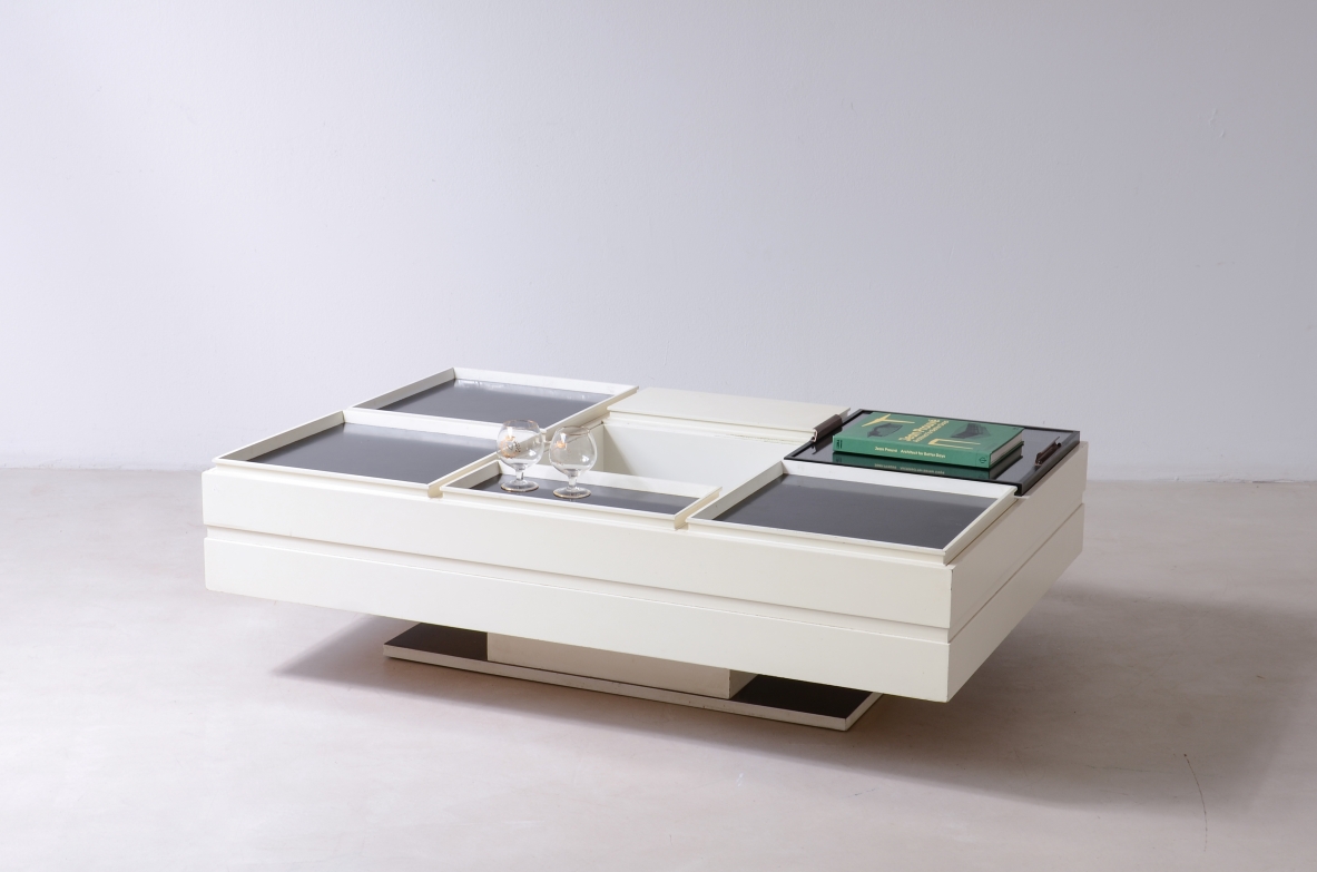 Carlo Hauner, A rare low table with a central base and compartments "Forma" factory, ca. 1960.